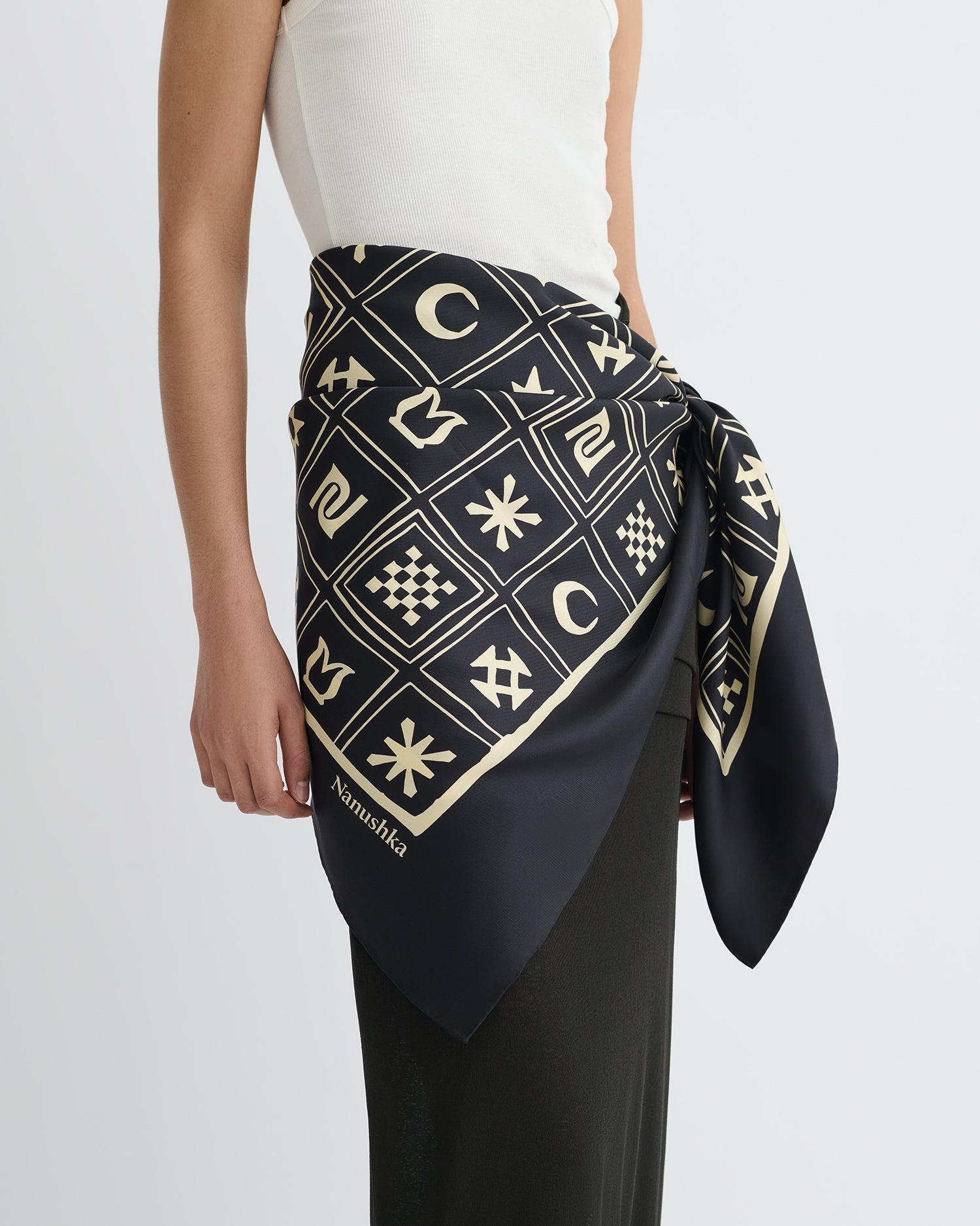 Nanushka Miani - Printed Silk Scarf - Off Black/Beige Kopjafa