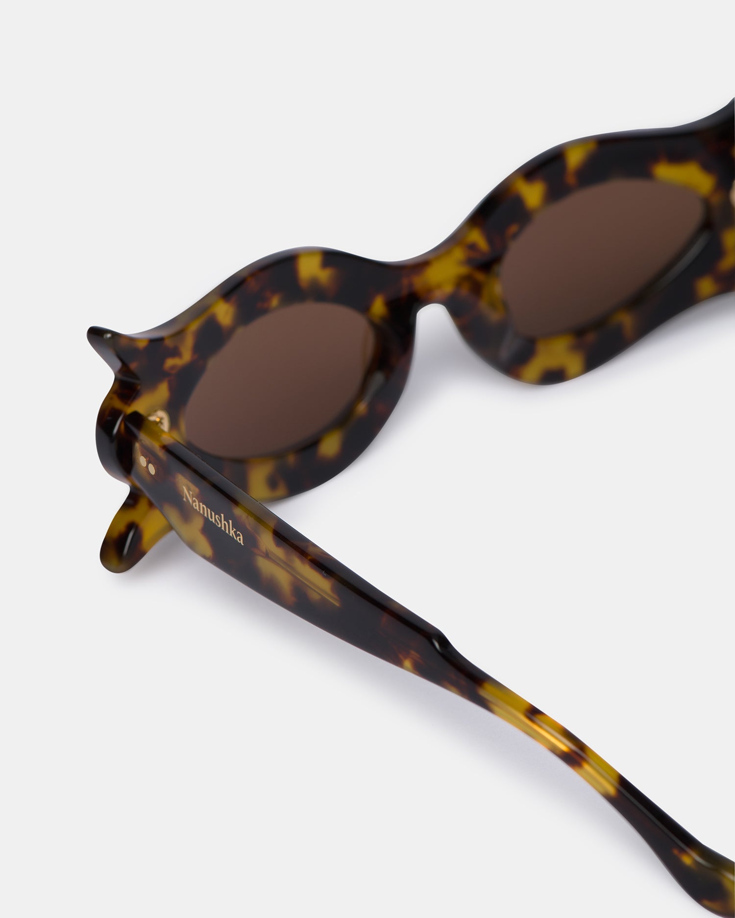 Nanushka Tully - Bio-Plastic Floral-Shaped Sunglasses - Dark Amber