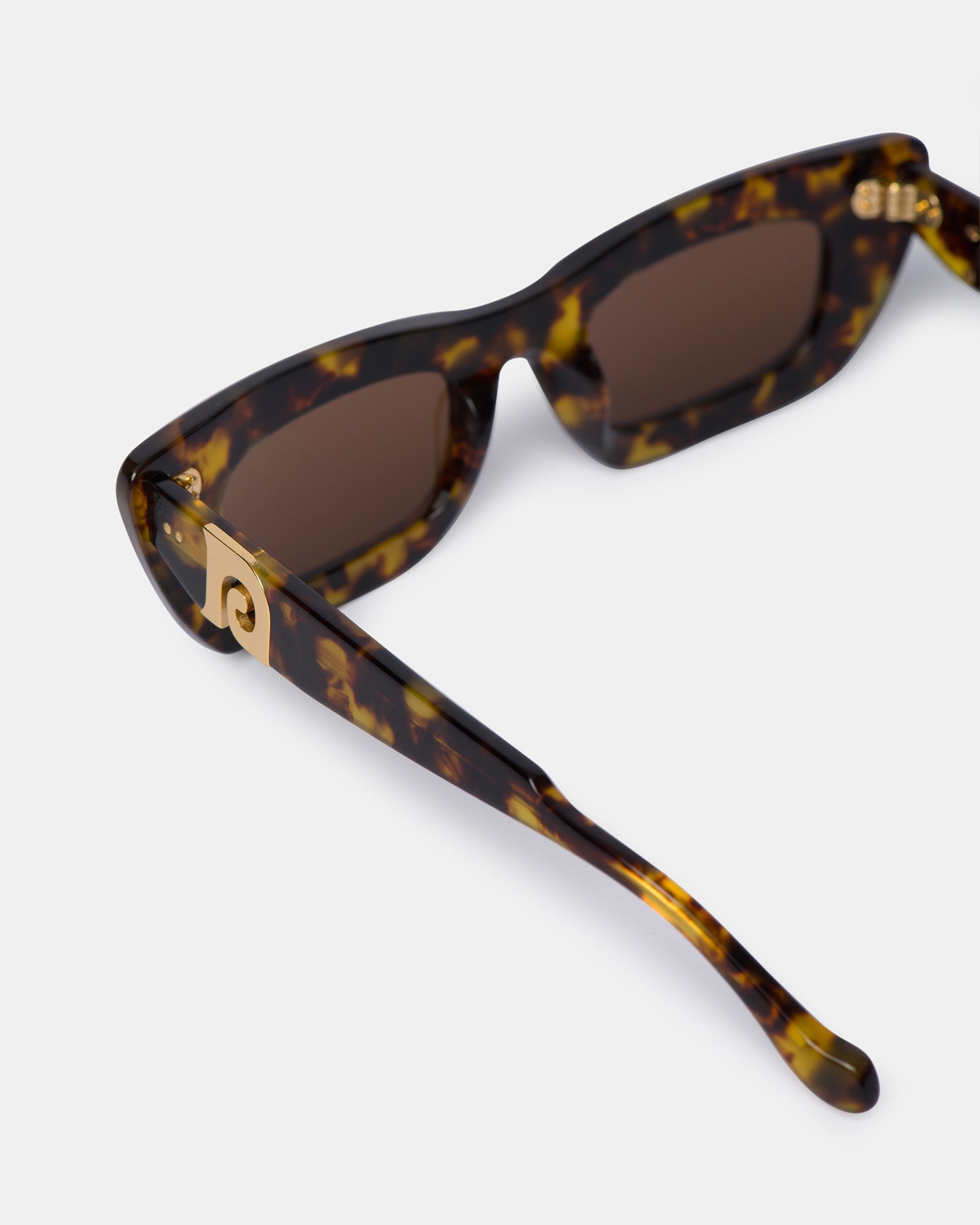 Nanushka Londyn - Bio-Plastic Oversized Cat-Eye Sunglasses - Dark Amber