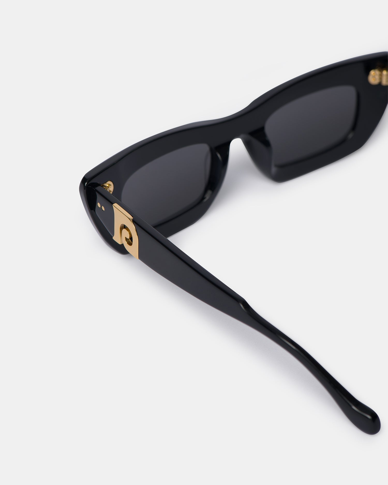 Nanushka Londyn - Bio-Plastic Oversized Cat-Eye Sunglasses - Black