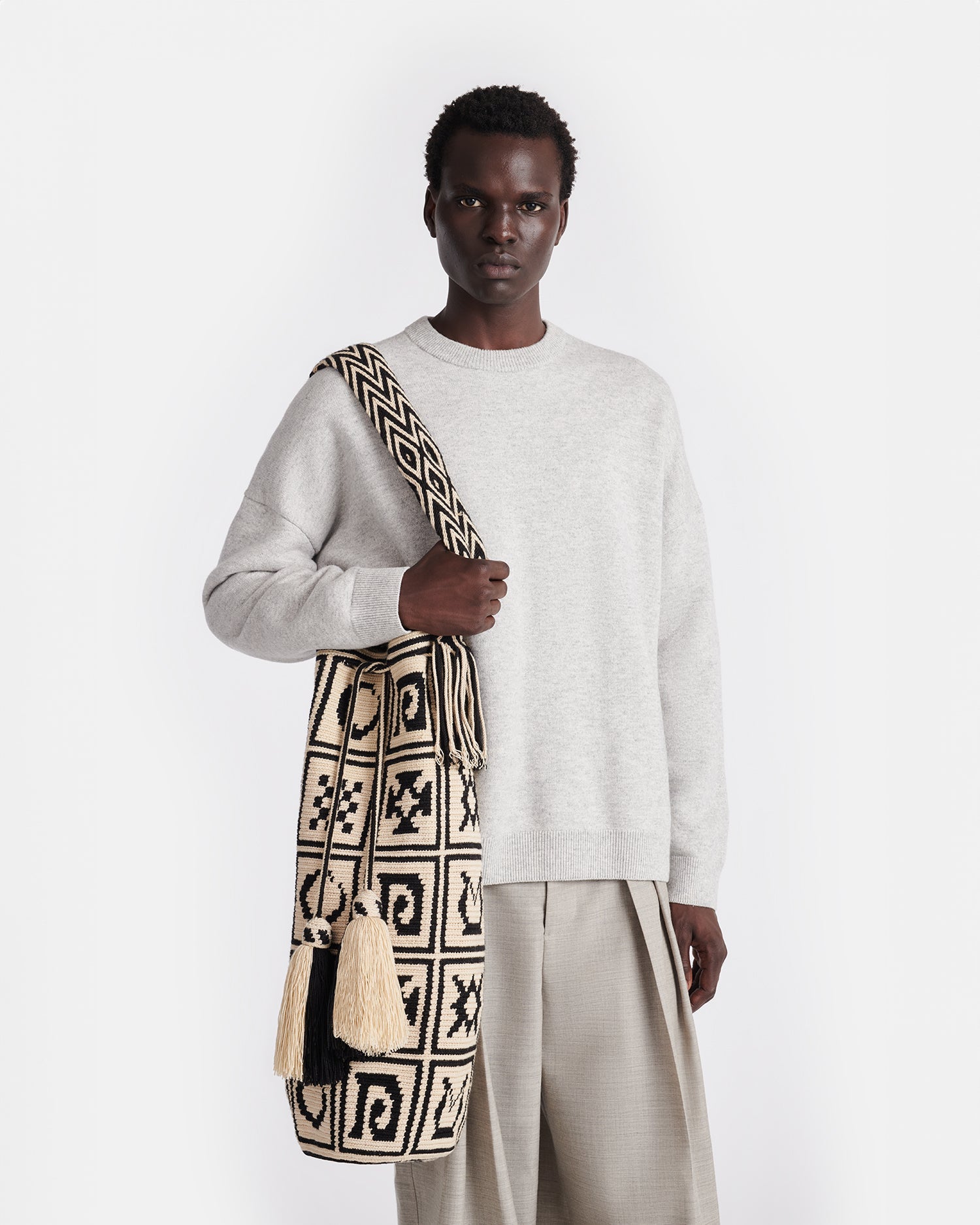 Nanushka Wayuu Symbol Maxi - Crocheted Bucket Bag - Kopjafa Black/Creme